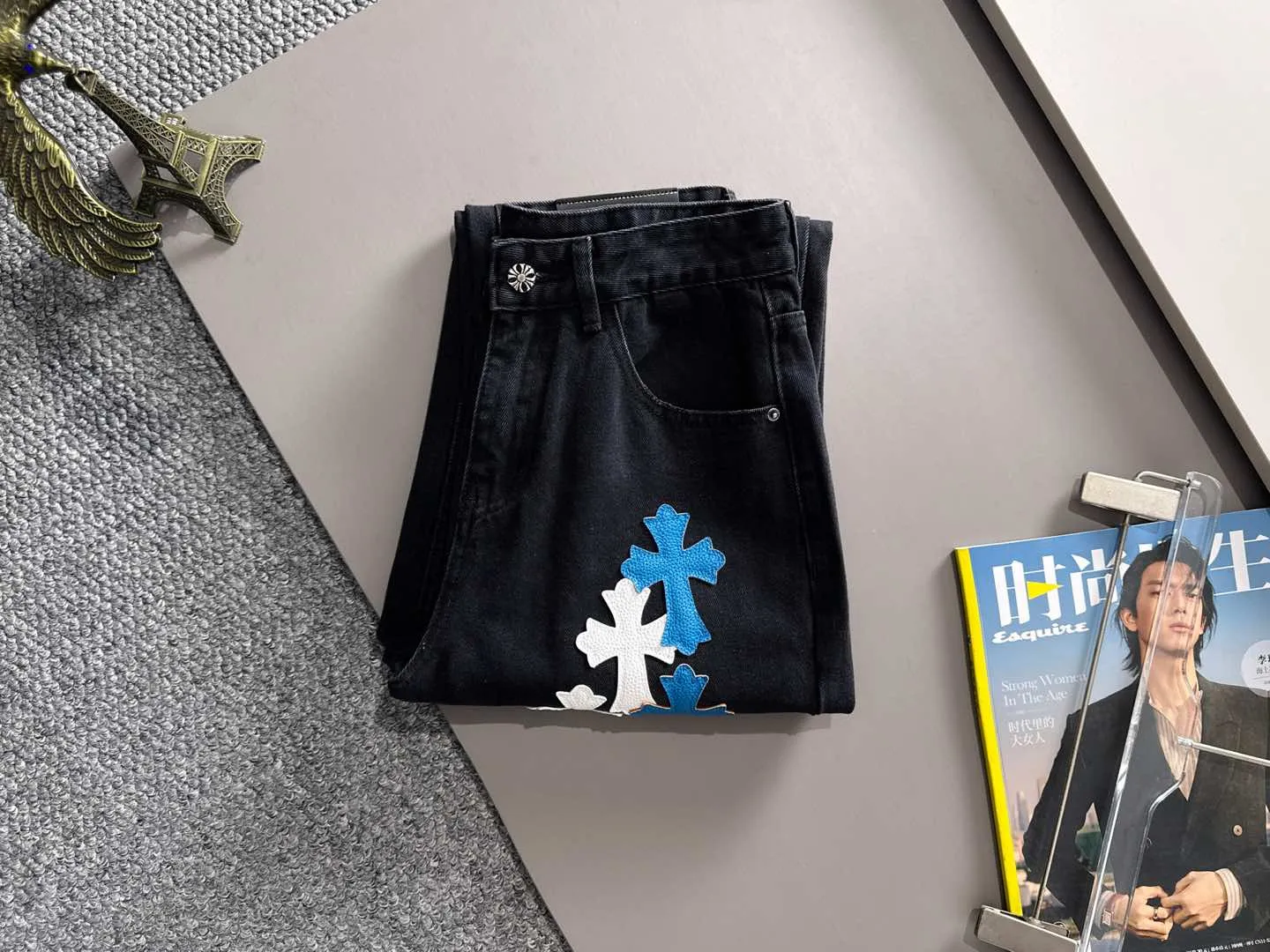 🅿️400 Croxin 2025 summer loose wide-leg jeans straight trousers, the trend in the trend! Many fashion bloggers control the upper body. The water is woven from imported Japanese Denim plain cotton denim fabric. It has three standards, is soft, delicate, comfortable and breathable. The color has a modern and fashionable vicissitudes. The upper body is versatile and fashionable! Light luxury, a must-have item for daily commuting! Size: S-3XL (please state your height and weight when placing an order)